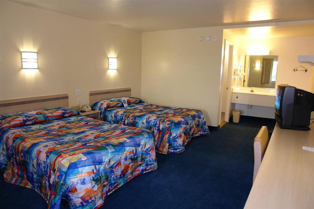 Hotel Travelodge By Wyndham / Philadelphia Airport 2*